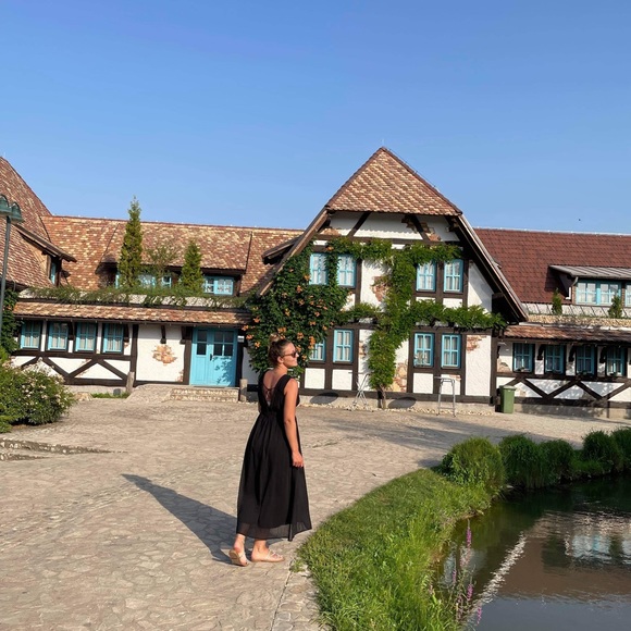 Meet your Posher, Eldina - Picture 1 of 1